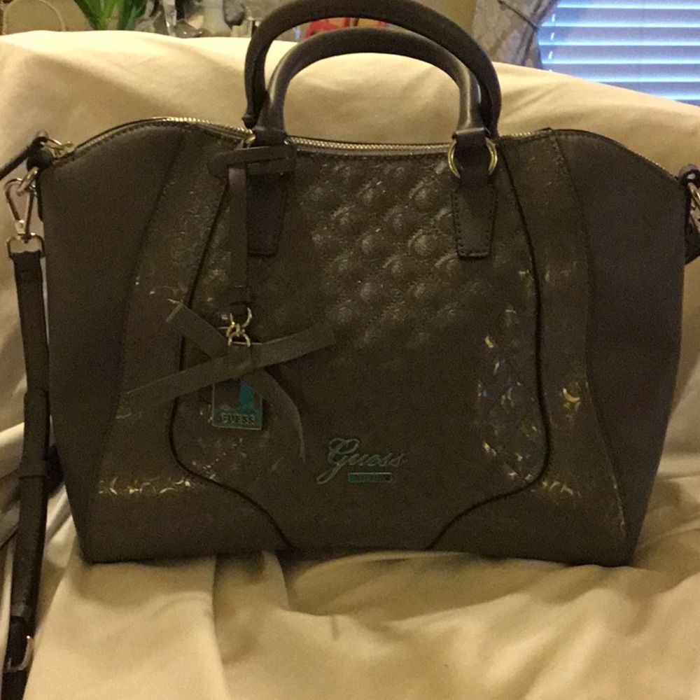 Adorable Guess Purse